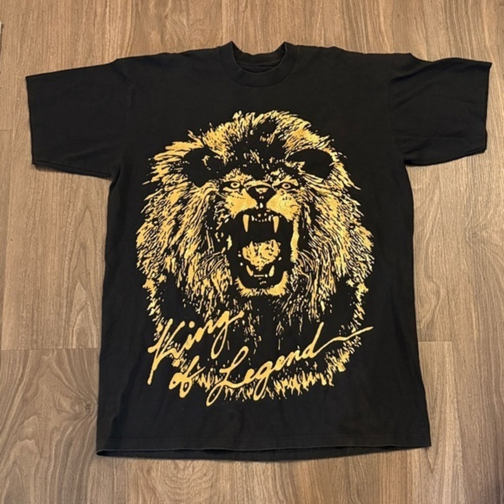 Vintage Xxl Black and Gold Graphic Lion T-Shirt